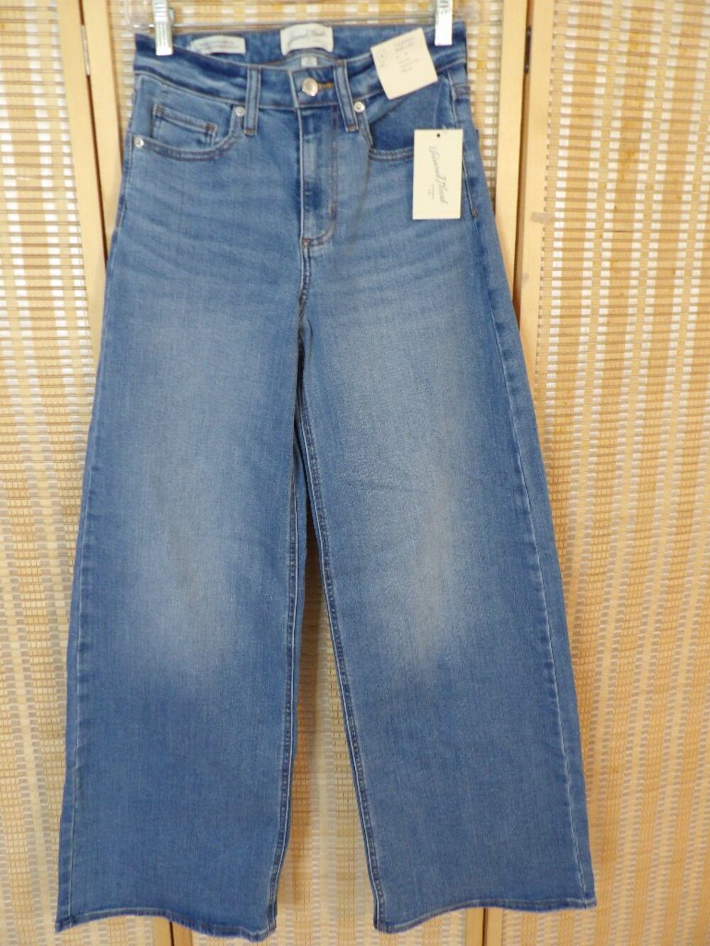 NWT Women's Universal Thread Size 6R Everyday Wide Leg Slim Fit Blue Jeans